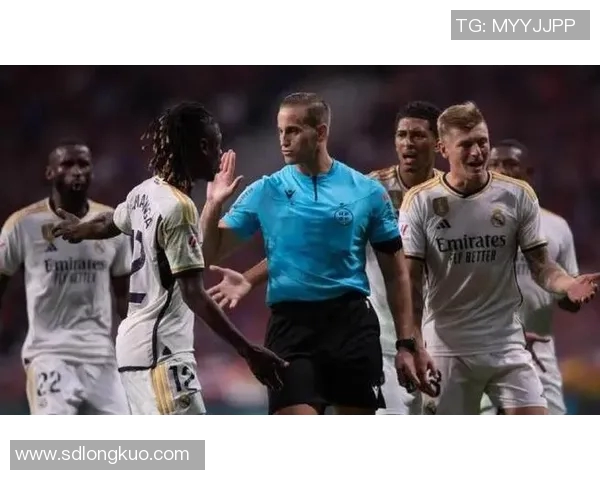 VAR社媒公开回应争议事件引发各界热议舆论再度聚焦裁判判罚问题 VAR社媒公开回应争议事件引发各界热议舆论再度聚焦裁判判罚问题