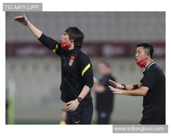 中国足球留洋球员最新动态分析：成就与挑战并存的国际赛场之路