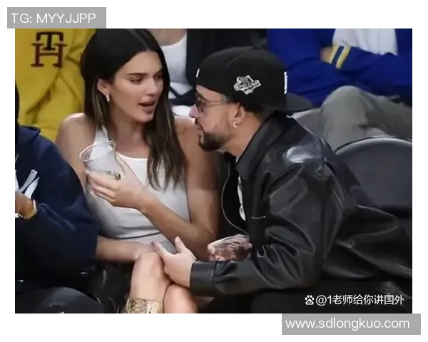 布克被曝与当红明星传出绯闻 双方关系扑朔迷离引猜测