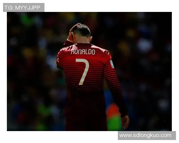 C罗暗示退役倒计时引发热议 球迷纷纷表示不舍与期待