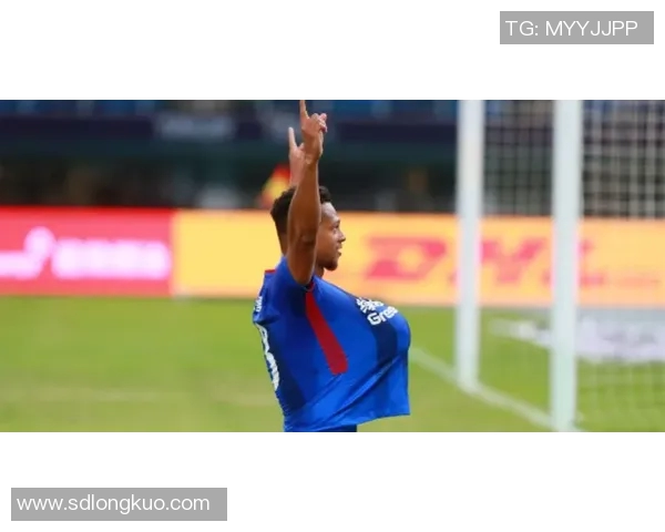 国米核心荣膺月度最佳球员实力与努力并重实至名归全队荣耀共享 国米核心荣膺月度最佳球员实力与努力并重实至名归全队荣耀共享