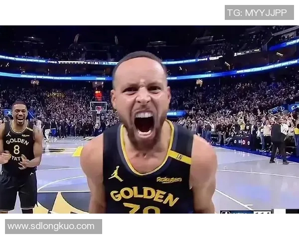 勇士赛场爆发小插曲，裁判如何处理？