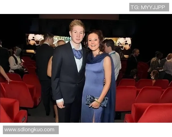 镜头回顾:德布劳内这一幕令人泪目 镜头回顾:德布劳内这一幕令人泪目