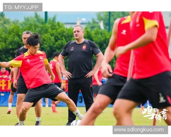 战术革新引领新思路新教练如何全面激活当下足球转会市场 战术革新引领新思路新教练如何全面激活当下足球转会市场